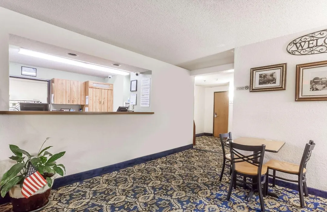 Super 8 By Wyndham Norwich-1
